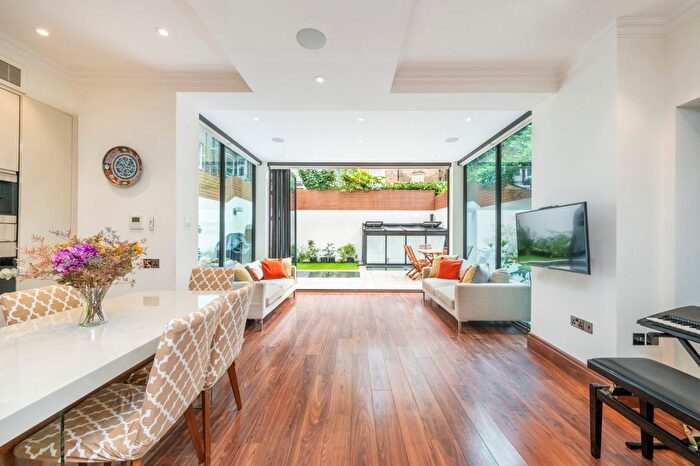 3 Bedroom Maisonette To Rent In Lanark Road, Little Venice, W9