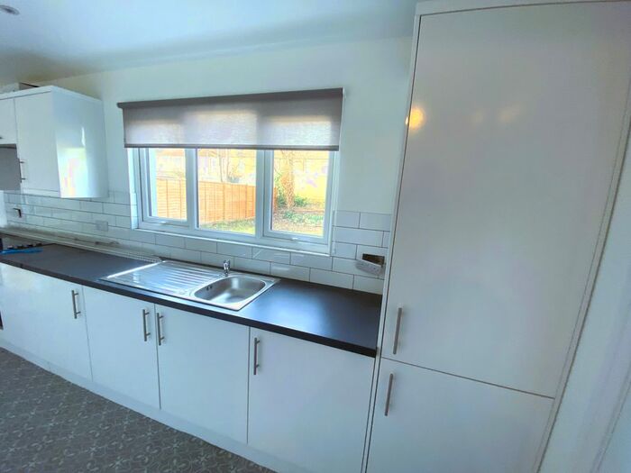 5 Bedroom Semi-Detached House To Rent In Kingswood Road, Ilford, IG3