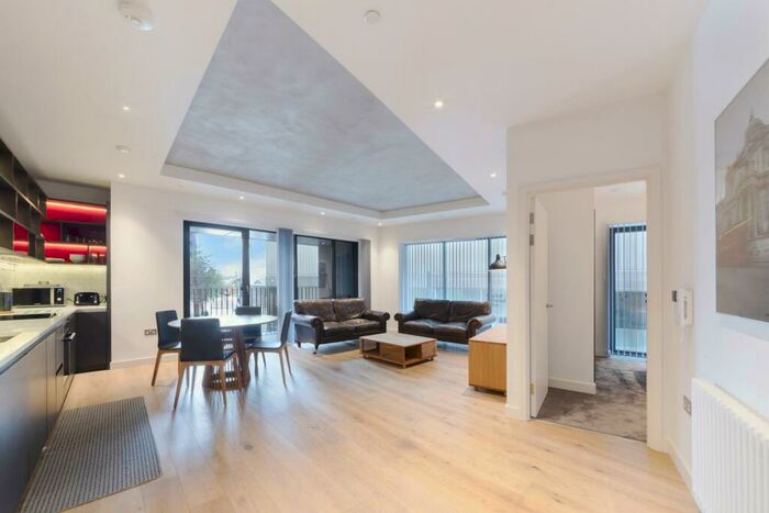 1 Bedroom Apartment To Rent In Modena House, London City Island, London, E14