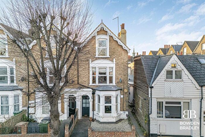 3 Bedroom Apartment To Rent In Queens Grove Road, Chingford, E4