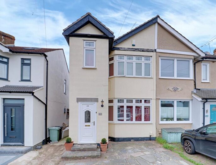 3 Bedroom End Of Terrace House For Sale In Glenwood Avenue, Rainham, RM13