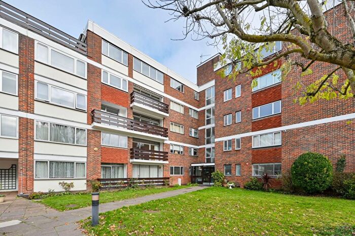 3 Bedroom Flat To Rent In Hanger Vale Lane, North Ealing, London, W5