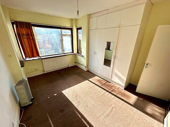 3 Bedroom Flat To Rent In Second Avenue, London, E12