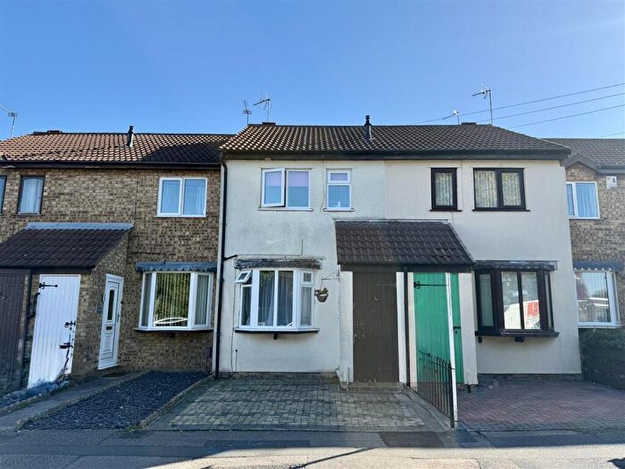 2 Bedroom Town House For Sale In Guilford Drive, Wigston, LE18