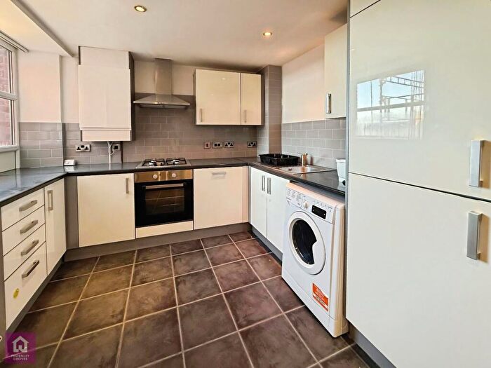 2 Bedroom Flat To Rent In Claremont Road, Manchester, Greater Manchester, M14