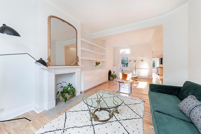 3 Bedroom Terraced House To Rent In Gayford Road, W12