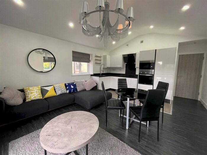 3 Bedroom Flat To Rent In The Walk, Cardiff, CF24