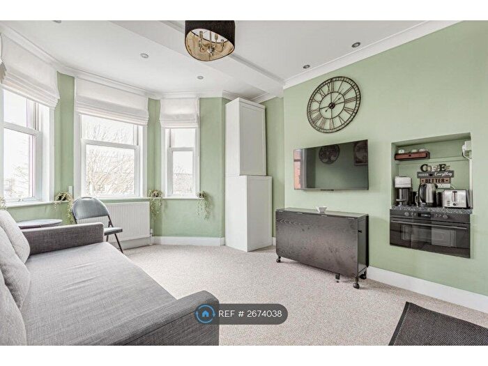 2 Bedroom Flat To Rent In Brighton Terrace, London, SW9