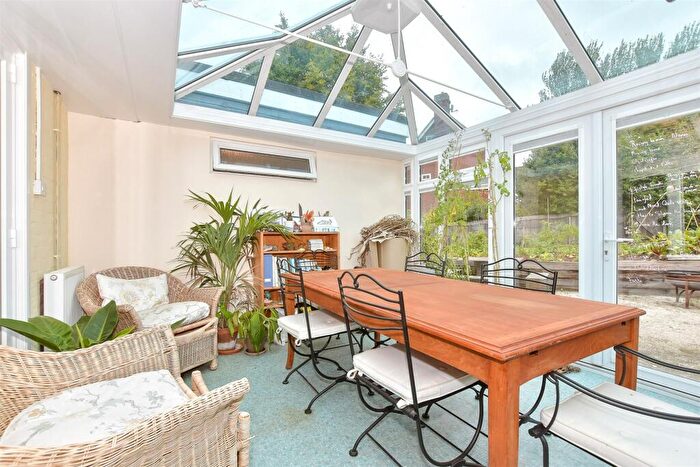 2 Bedroom Detached Bungalow For Sale In Moat Lane, Fordwich, Canterbury, Kent, CT2