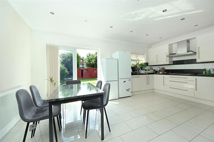 4 Bedroom Property To Rent In Syon Park Gardens, TW7