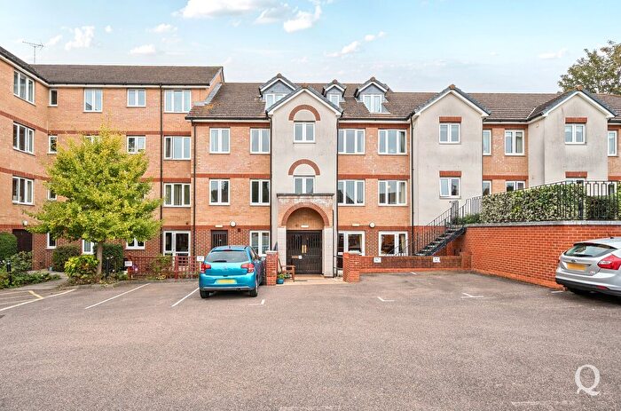 1 Bedroom Flat For Sale In Bell Road, Sittingbourne, Kent, ME10