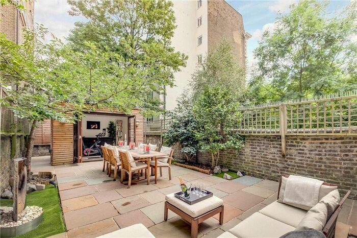 2 Bedroom Flat To Rent In Warwick Road, Earls Court, London, SW5