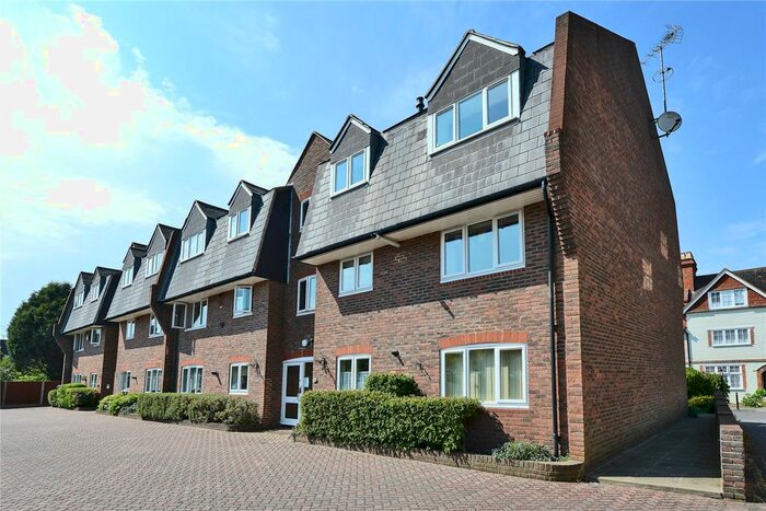 2 Bedroom Flat To Rent In Sennocke Court, Lime Tree Walk, Sevenoaks, Kent, TN13
