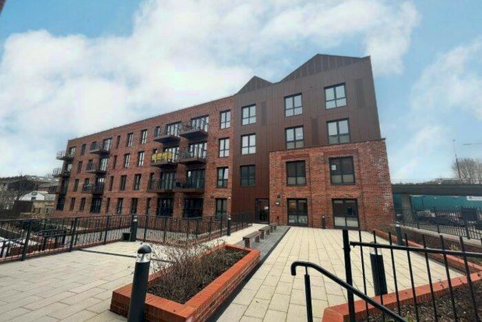 2 Bedroom Flat To Rent In Waterside, Macclesfield, SK11