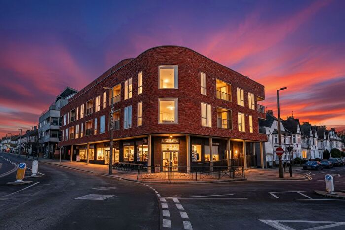 1 Bedroom Flat For Sale In Broadway, Leigh-On-Sea, SS9
