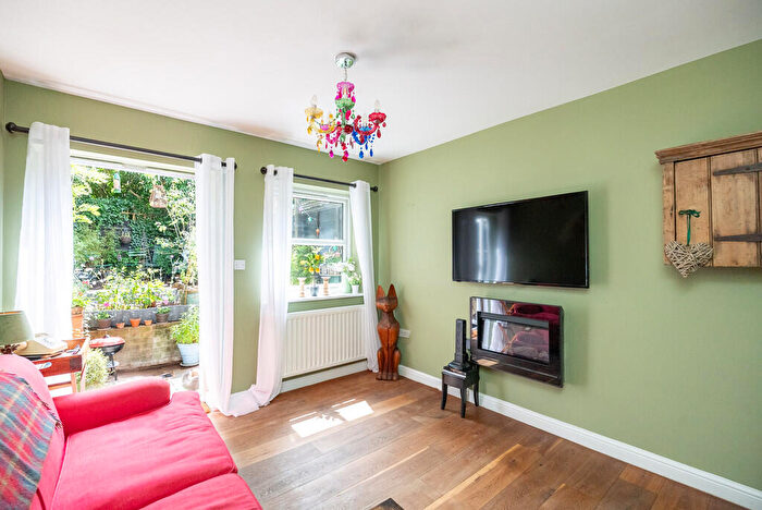 2 Bedroom Semi-Detached House For Sale In Leslie Road, Pixham, Dorking, RH4