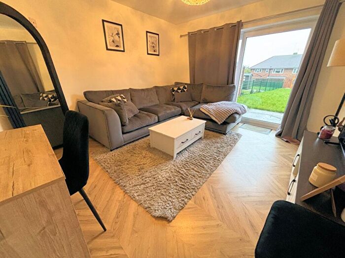 2 Bedroom Maisonette For Sale In Meadow Close, London Colney, AL2