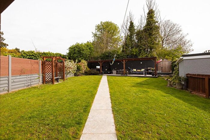 6 Bedroom Semi Detached House For Sale In Hill Crest, Knowle Park, BS4