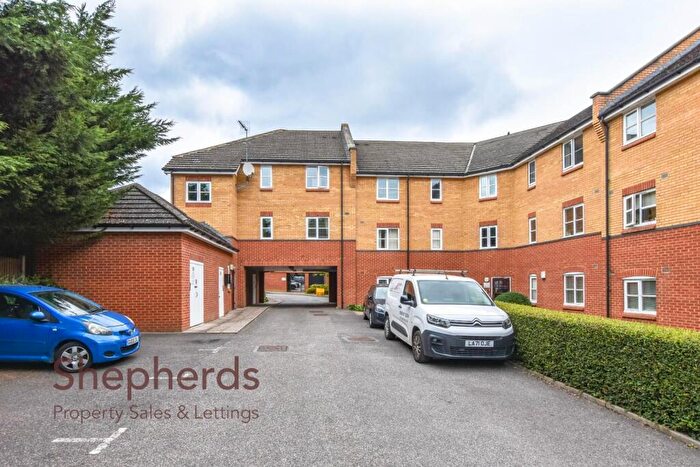 2 Bedroom Flat For Sale In Plomer Avenue, Hoddesdon Bedroom First Floor, EN11