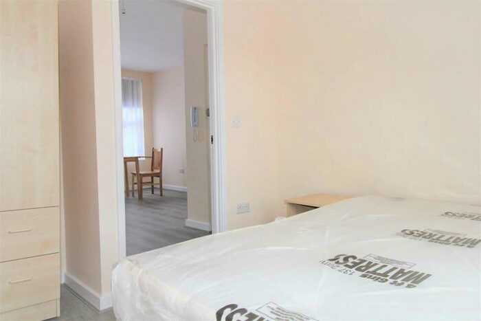 1 Bedroom Flat To Rent In Windmill Road, Gillingham, ME7