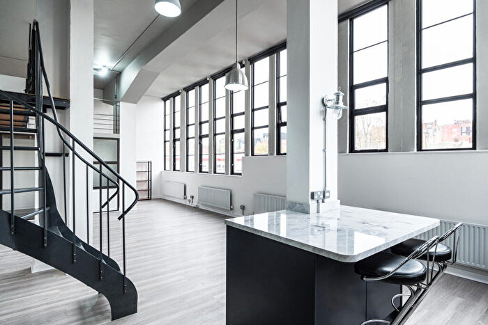 2 Bedroom Apartment To Rent In Dehavilland Studios, Clapton, E5