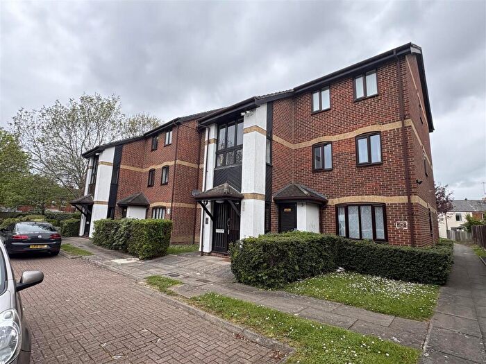 1 Bedroom Flat To Rent In Pennyroyal Court, Reading, RG1