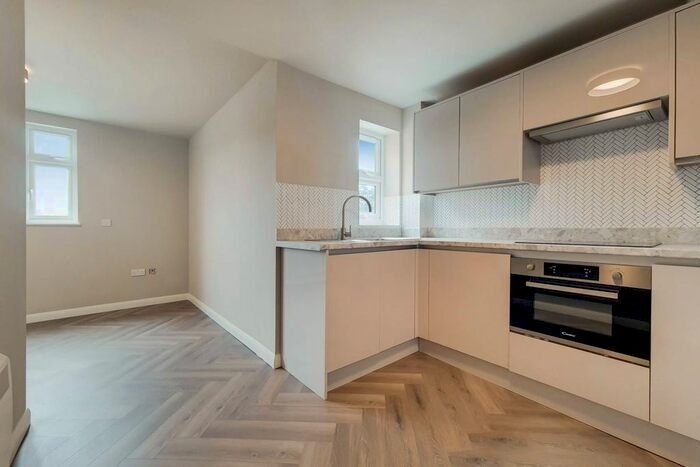 2 Bedroom Flat To Rent In High Road, Wood Green, London, N22