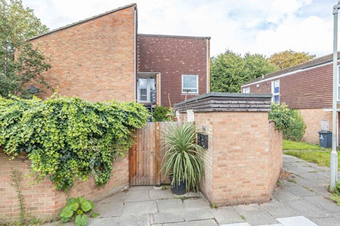 2 Bedroom Flat For Sale In Pyott Mews, Canterbury, Kent, CT1