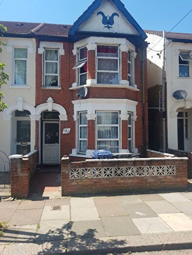 6 Bedroom Semi Detached House To Rent In Southall, UB1