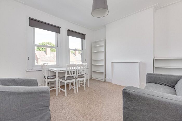 2 Bedroom Flat To Rent In Theatre Street, The Shaftesbury Estate, SW11