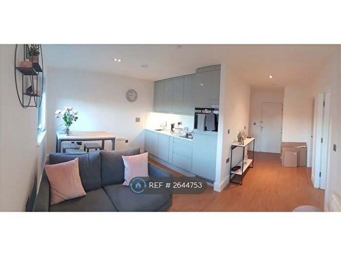 2 Bedroom Flat To Rent In Red Lion Square, London, SW18