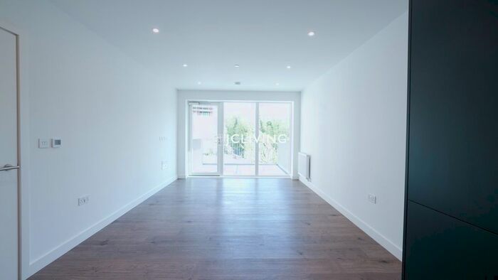 2 Bedroom Flat To Rent In Alington House, London, N8