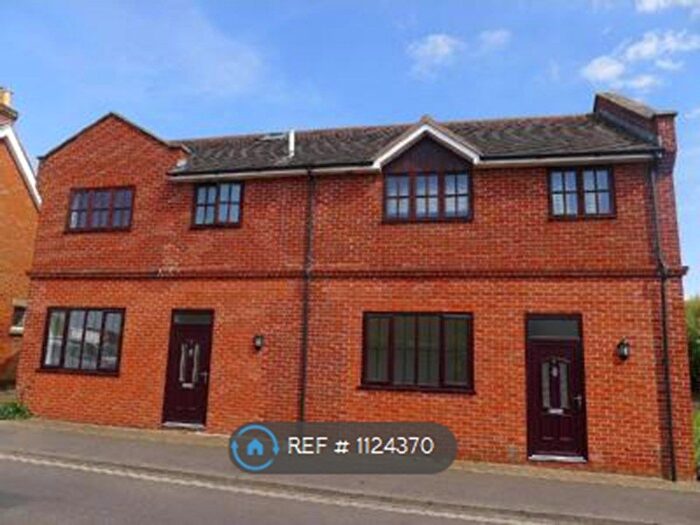 2 Bedroom Flat To Rent In The Square, Fawley, SO45