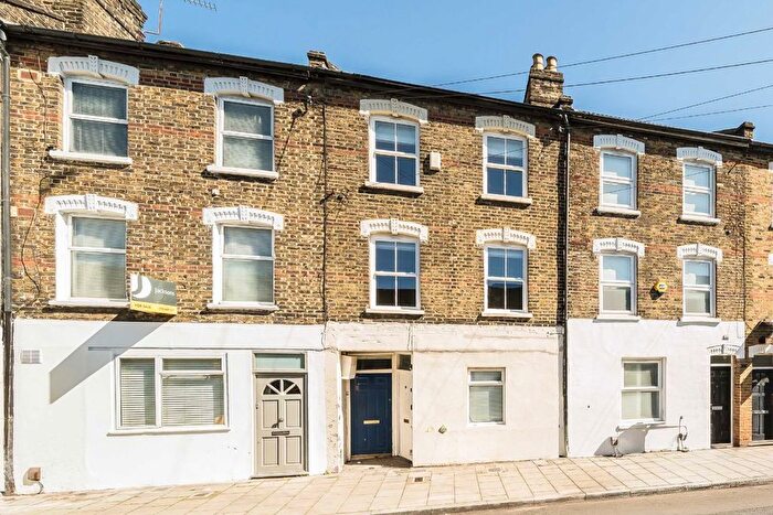 3 Bedroom Property For Sale In Lendal Terrace, Clapham North, SW4