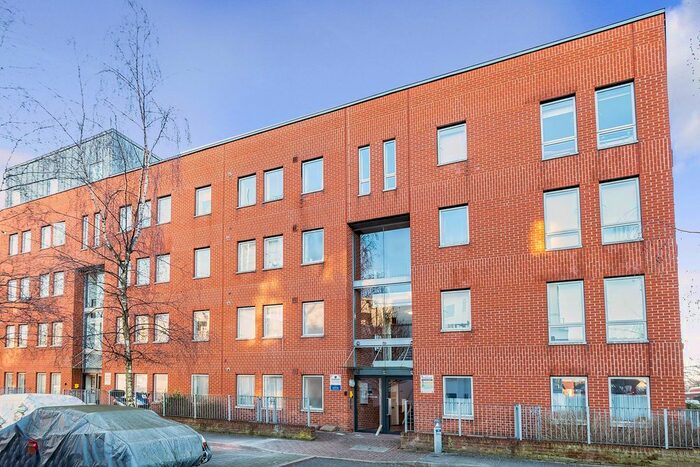 1 Bedroom Flat To Rent In Du Cane Road, London, W12