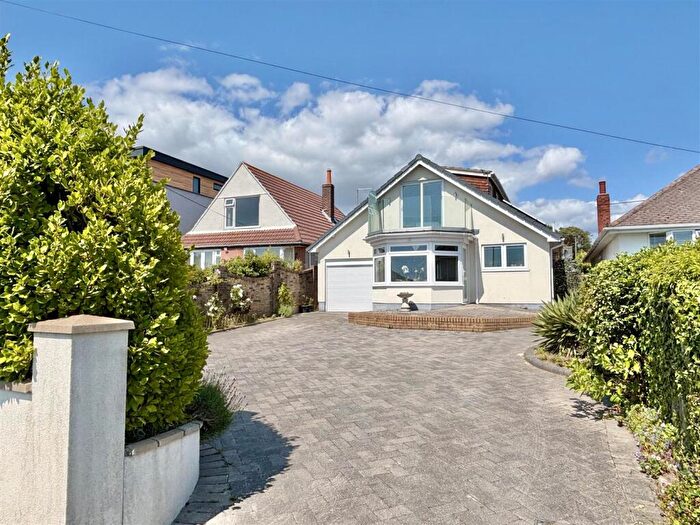 4 Bedroom Chalet For Sale In Lake Drive, Hamworthy, BH15