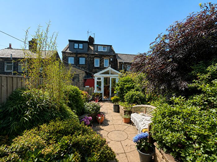 3 Bedroom Semi-Detached House For Sale In Manchester Road, Millhouse Green, Sheffield, S36