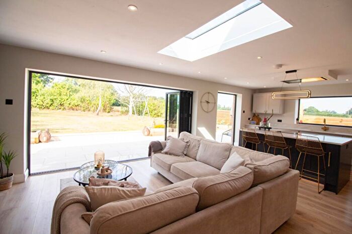 4 Bedroom Detached House For Sale In Lipyeate, BA3