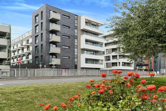 2 Bedroom Flat To Rent In Park Place, Stevenage, SG1