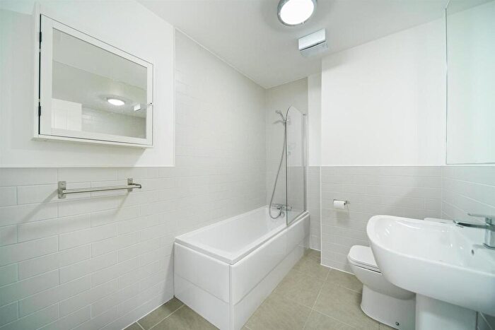 2 Bedroom Apartment For Sale In St. Peters Hall, The Calls, Leeds City Centre, LS2