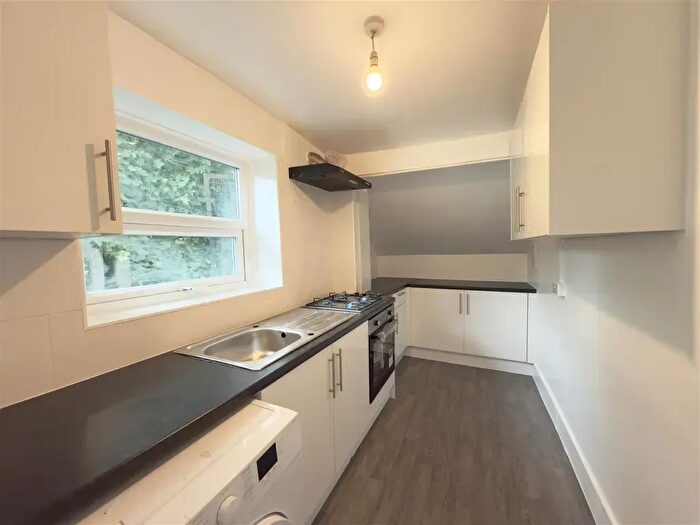 3 Bedroom Flat To Rent In Endymion Road, Manor House, N4