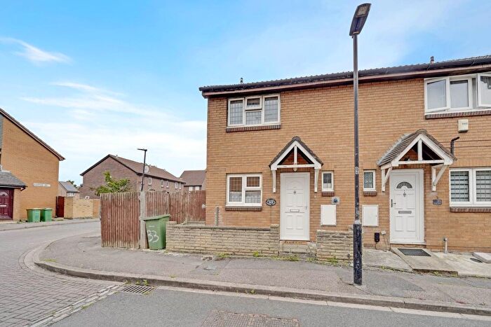 3 Bedroom Semi-Detached House For Sale In Harper Road, Beckton, E6