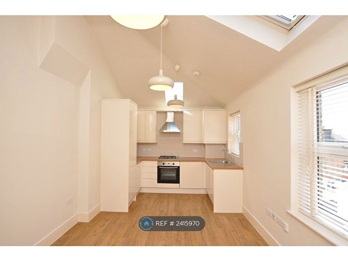 1 Bedroom Flat To Rent In High Road, London, N2