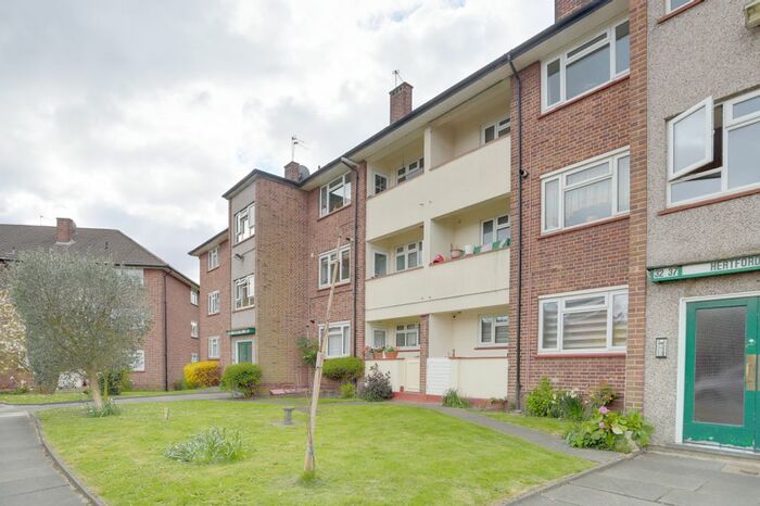 3 Bedroom Flat To Rent In Hertford Court, Green Lanes, N13