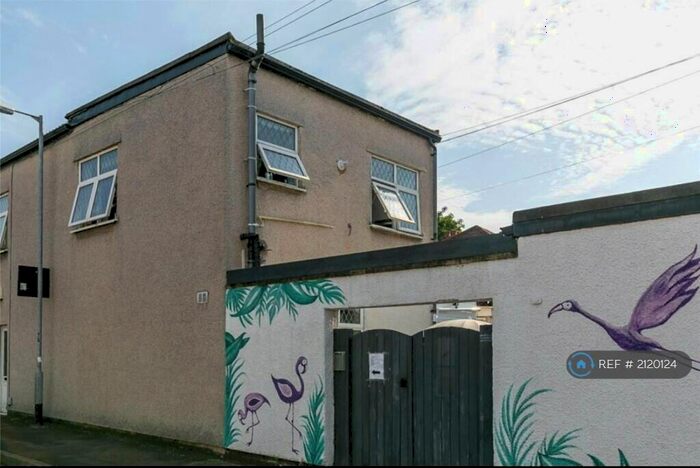 2 Bedroom Flat To Rent In Westbury On Trym, Bristol, BS10