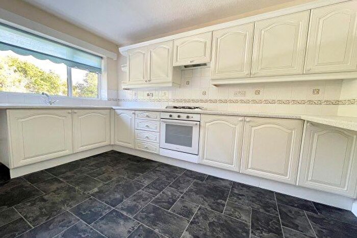 2 Bedroom Flat To Rent In Bushey Wood Road, Sheffield, S17