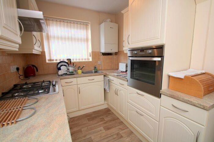 2 Bedroom Maisonette To Rent In Cheston Avenue, Croydon, CR0