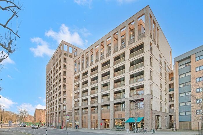 2 Bedroom Flat To Rent In Green Lanes, London, N4