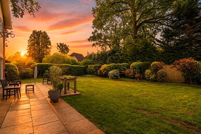 4 Bedroom Detached House For Sale In West End Road, Mortimer Common, Reading, Berkshire, RG7