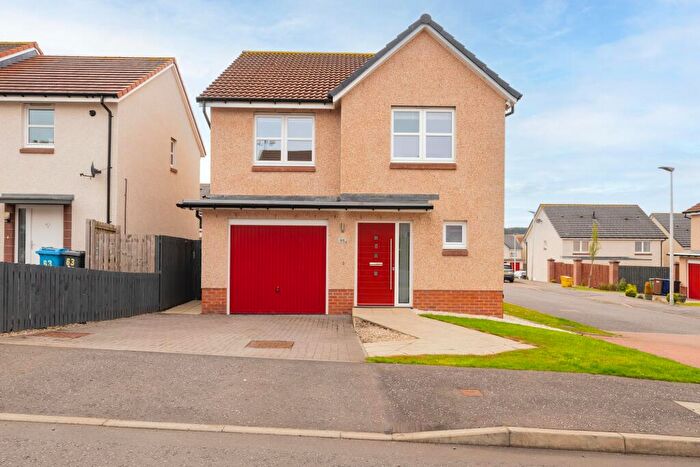 4 Bedroom Detached House For Sale In Cowdenhead Crescent, Armadale, EH48